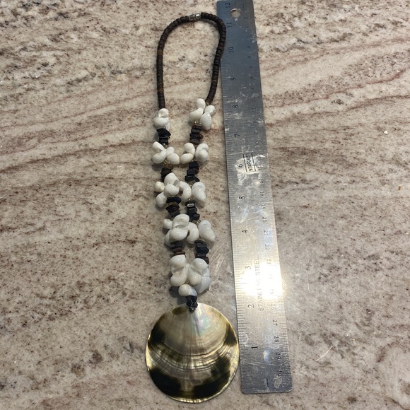 Beaded abalone shell moon shell & beaded necklace about 19 inches. Screw closure - Picture 7 of 7